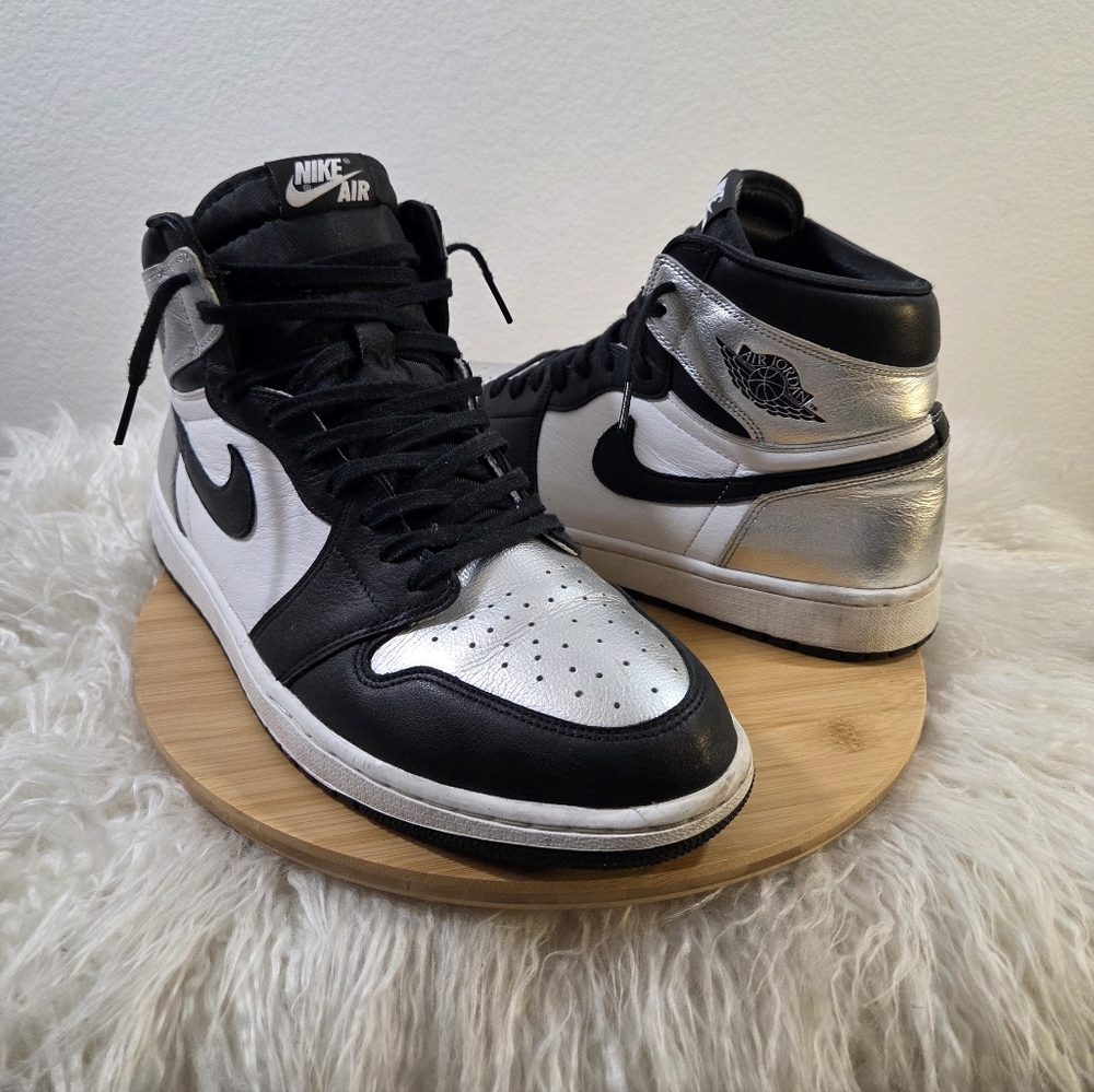Nike Air Jordan Retro 1 High OG Silver Toe Women's lace up sneakers CD0461-001